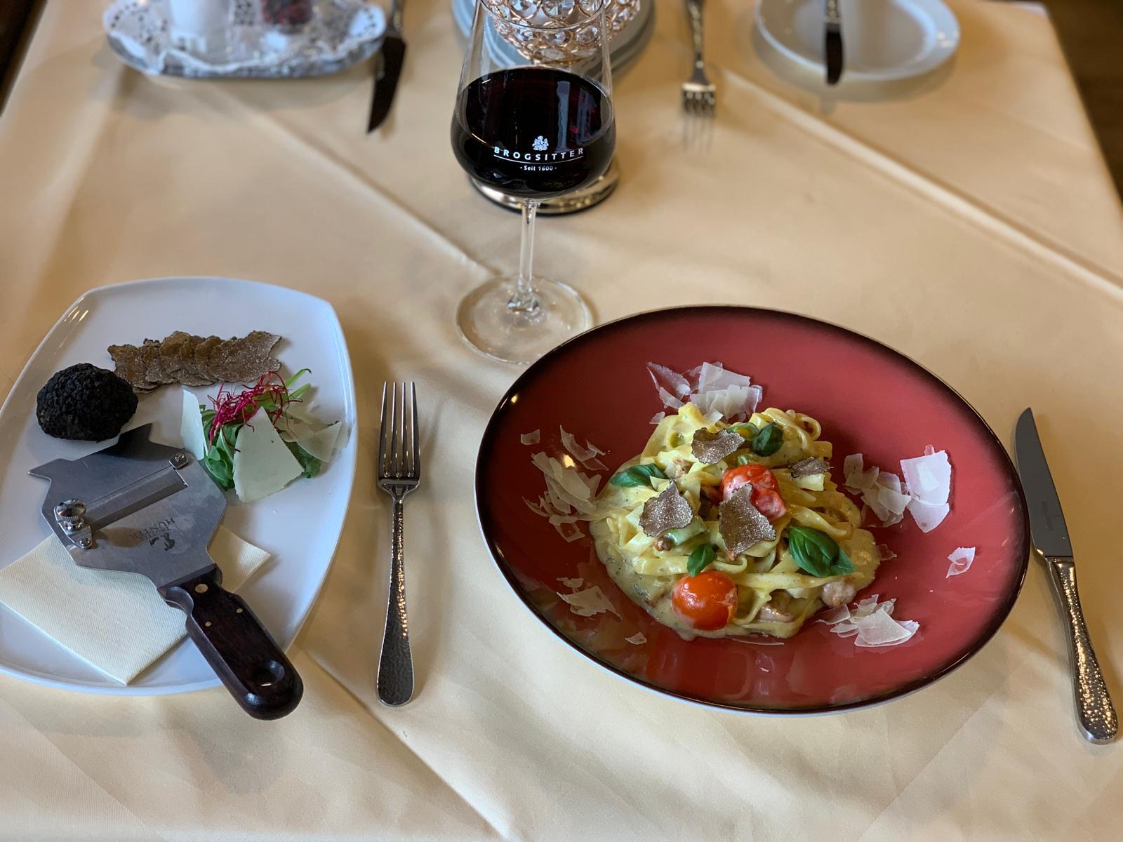 Gemütlicher Innenbereich des Restaurants kleinpetersberg